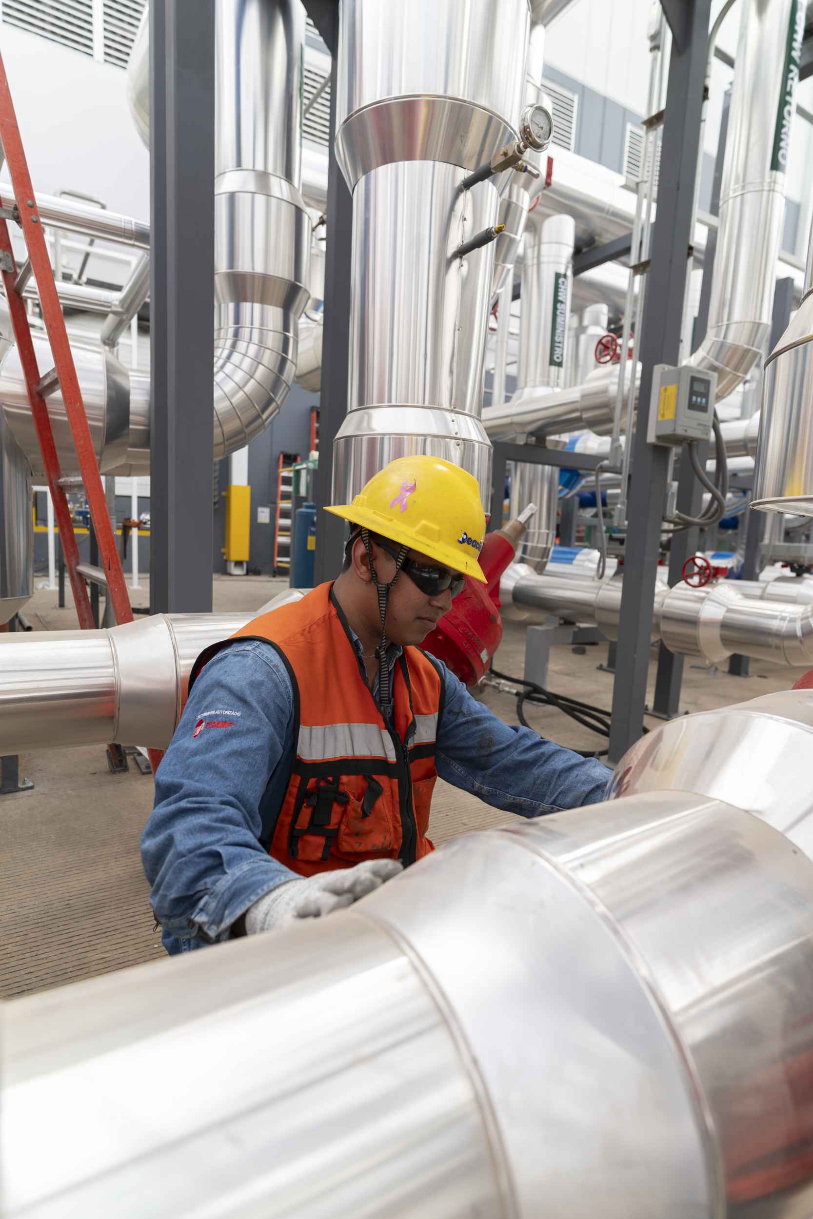 Planeación y Diseño de Sistemas de Liquid Cooling para Data Centers Hiperescala: Fundamentos para Instalaciones de Misión Crítica